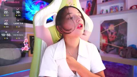 Snapshot of emily_jonexs_ chatting on February 19, 10:28 pm mily online show from February 19, 10:28 pm