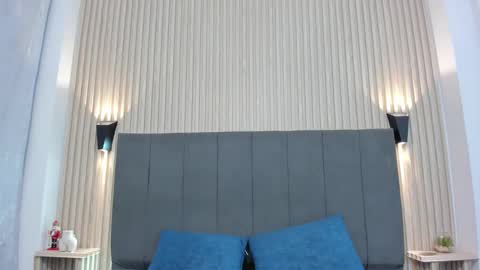 Snapshot of emily_jonhson chatting on December 22, 7:44 pm emily_jonhson online show from December 22, 7:44 pm