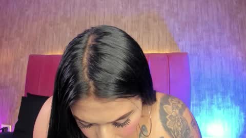 Snapshot of emily_klarence chatting on February 4, 8:14 pm Emily online show from February 4, 8:14 pm