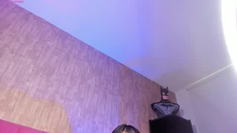 Snapshot of emily_klarence chatting on February 5, 9:19 pm Emily online show from February 5, 9:19 pm