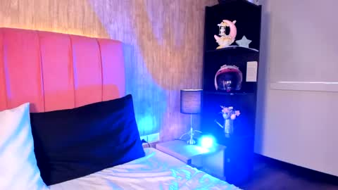 Emily  online show from June 3, 9:20 pm