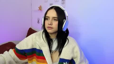 Snapshot of emily_lindey_ chatting on February 7, 2:26 am Emily Lindey online show from February 7, 2:26 am