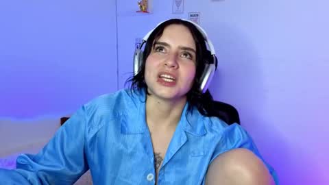 Snapshot of emily_lindey_ chatting on February 15, 7:51 am Emily Lindey online show from February 15, 7:51 am