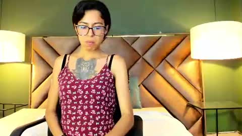 Snapshot of emily_loperaa chatting on June 20, 2:14 am Emily online show from June 20, 2:14 am