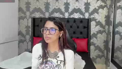 Snapshot of emily_loperaa chatting on June 21, 11:40 pm Emily online show from June 21, 11:40 pm