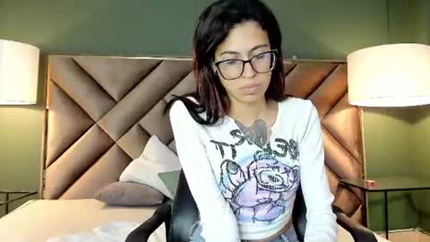 Snapshot of emily_loperaa chatting on June 22, 3:25 am Emily online show from June 22, 3:25 am