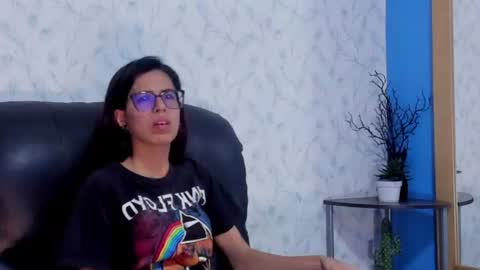 Snapshot of emily_loperaa chatting on July 8, 3:38 pm Emily online show from July 8, 3:38 pm