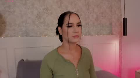 Snapshot of emily_luve chatting on July 4, 12:00 pm emily_luve online show from July 4, 12:00 pm