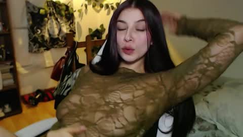 Snapshot of emily_mckey chatting on October 3, 11:02 pm Emily online show from October 3, 11:02 pm