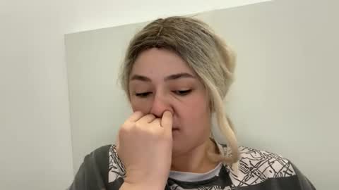 emily_morning_dew online show from October 29, 6:15 am