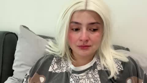 emily_morning_dew online show from April 1, 8:15 am