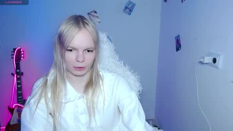 Snapshot of emily_nyaffe chatting on February 14, 4:59 pm Lia online show from February 14, 4:59 pm