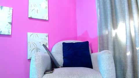 Snapshot of emily_oxx chatting on February 28, 6:31 pm Emily online show from February 28, 6:31 pm