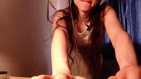 Snapshot of emily_pearl_ chatting on December 12, 8:53 pm emily_pearl_ online show from December 12, 8:53 pm