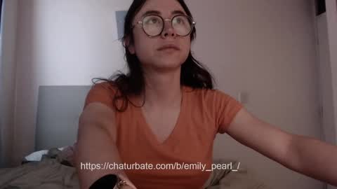Snapshot of emily_pearl_ chatting on February 2, 8:51 pm emily_pearl_ online show from February 2, 8:51 pm