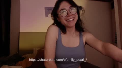 Snapshot of emily_pearl_ chatting on February 5, 12:10 am emily_pearl_ online show from February 5, 12:10 am