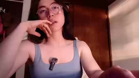Snapshot of emily_pearl_ chatting on September 10, 10:32 pm emily_pearl_ online show from September 10, 10:32 pm