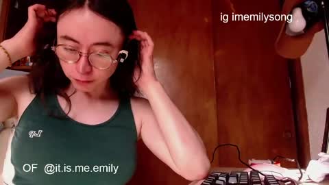 emily_pearl_ online show from April 25, 8:50 pm