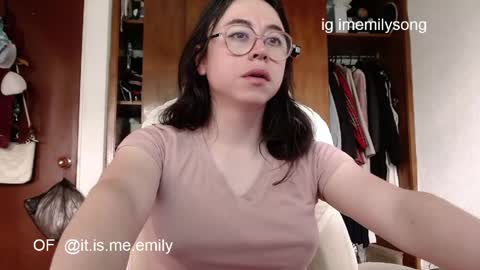 Snapshot of emily_pearl_ chatting on May 23, 8:13 pm emily_pearl_ online show from May 23, 8:13 pm