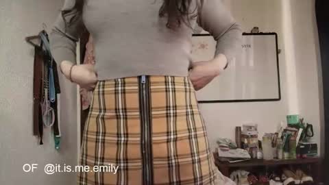 Snapshot of emily_pearl_ chatting on July 24, 4:38 pm emily_pearl_ online show from July 24, 4:38 pm