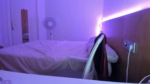 Snapshot of emily_ravee chatting on July 24, 10:19 pm Emily online show from July 24, 10:19 pm