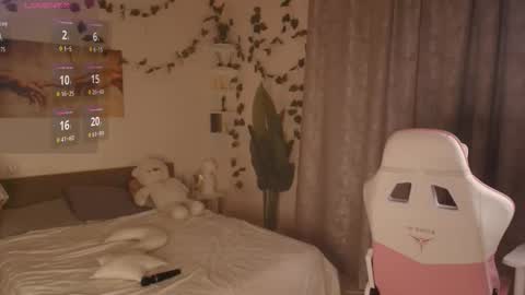 emily_relishh online show from December 1, 1:05 pm