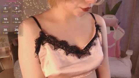 emily_relishh online show from January 16, 1:04 pm