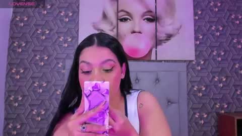 Snapshot of emily_rivera78 chatting on June 11, 4:21 am Emily online show from June 11, 4:21 am