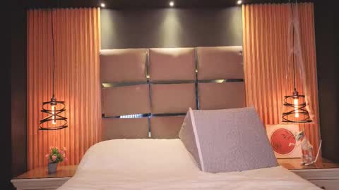 Emily online show from November 12, 11:32 am