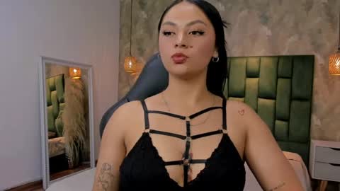 Snapshot of emily_rosee__ chatting on May 7, 7:30 pm Emily online show from May 7, 7:30 pm