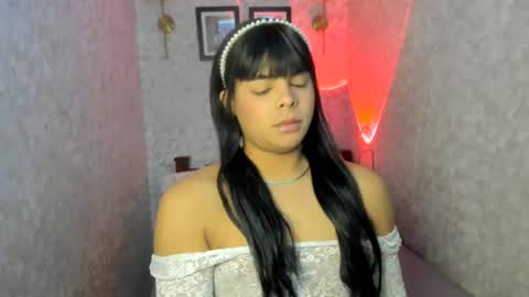 emily_rosue_ online show from July 14, 1:30 am