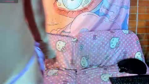 Snapshot of emily_salvatore chatting on June 18, 5:17 pm emily_salvatore online show from June 18, 5:17 pm