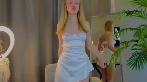 emily shepard online show from September 22, 1:40 am