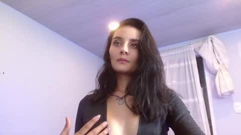 Snapshot of emily_tonson chatting on February 20, 1:25 am Emily online show from February 20, 1:25 am