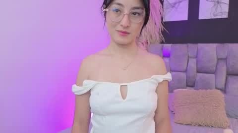 emily_vermont online show from September 16, 4:13 am