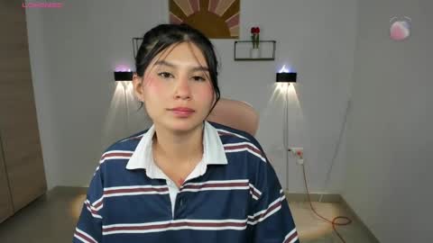 Snapshot of emily_villamil_ chatting on April 23, 11:18 pm Emi online show from April 23, 11:18 pm