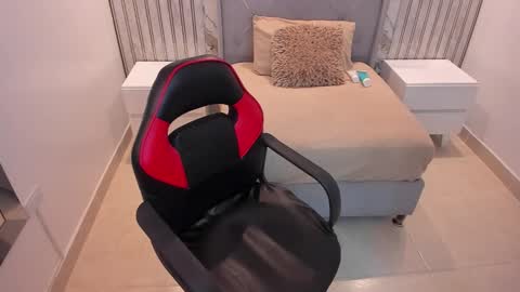  E M Y L Y  online show from March 26, 12:44 pm