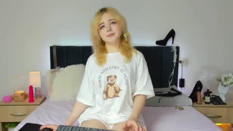 Baby Emelli online show from November 12, 7:53 am