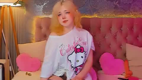 Snapshot of emilyangels chatting on April 22, 6:49 am Baby Emelli online show from April 22, 6:49 am