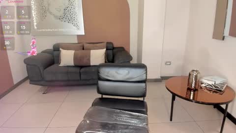 Emily Armstrong online show from December 12, 2:33 pm