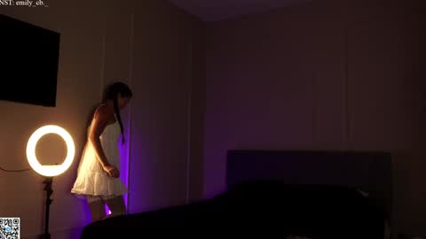 Snapshot of emilybatee chatting on December 13, 6:38 pm emilybatee online show from December 13, 6:38 pm