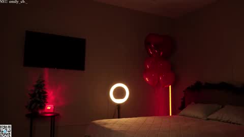 Snapshot of emilybatee chatting on February 14, 6:19 pm emilybatee online show from February 14, 6:19 pm