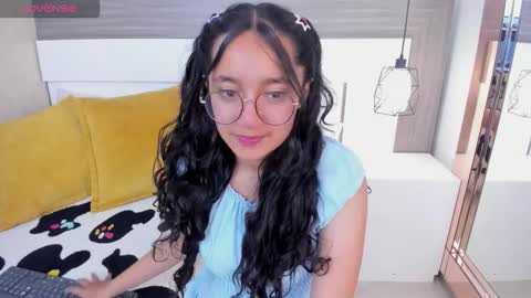Snapshot of emilyblussh chatting on March 7, 7:44 pm Emily Bluush online show from March 7, 7:44 pm