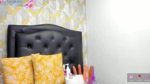 Snapshot of emilybrown21x chatting on September 13, 1:05 am emilybrown21x online show from September 13, 1:05 am
