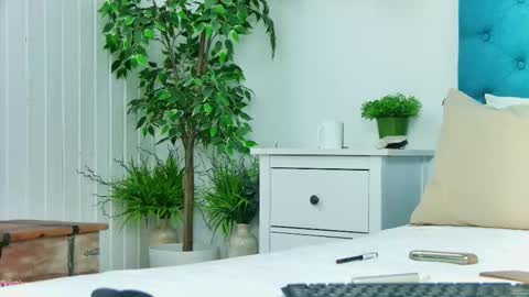 Snapshot of emilycolle_ chatting on February 5, 8:02 pm Emily online show from February 5, 8:02 pm