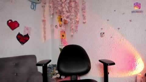 Emily online show from April 18, 6:28 am