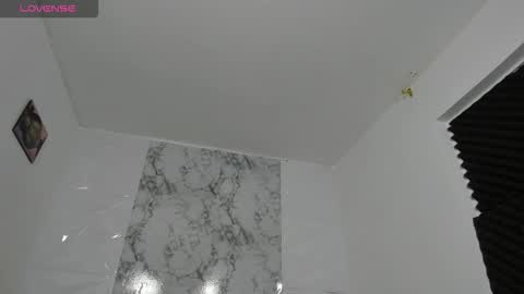 Snapshot of emilyconer chatting on November 3, 12:13 am JULIANA ANDREA online show from November 3, 12:13 am