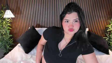 Snapshot of emilycortex chatting on March 11, 4:32 am Emily online show from March 11, 4:32 am