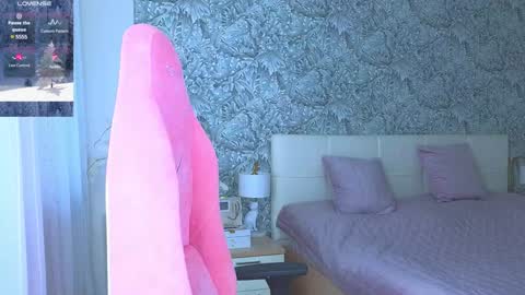 Snapshot of emilydancee chatting on January 28, 3:04 am emilydancee online show from January 28, 3:04 am