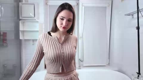 Emily online show from November 15, 5:09 pm